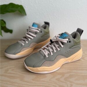Brandblack Los Angeles Villian FW23 grey/sage, pro basketball shoe